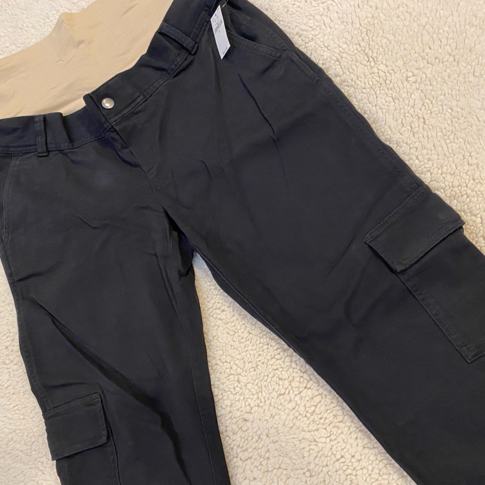 Gap NWT maternity cargo pants